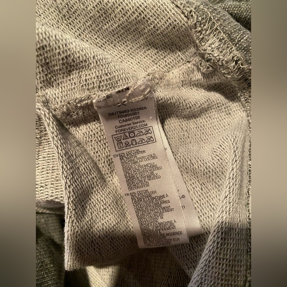 Forever21 F21 I LOVE H81 Heather Gray Long Sleeve Shirt Parisian Girl Graphic S - Picture 5 of 5